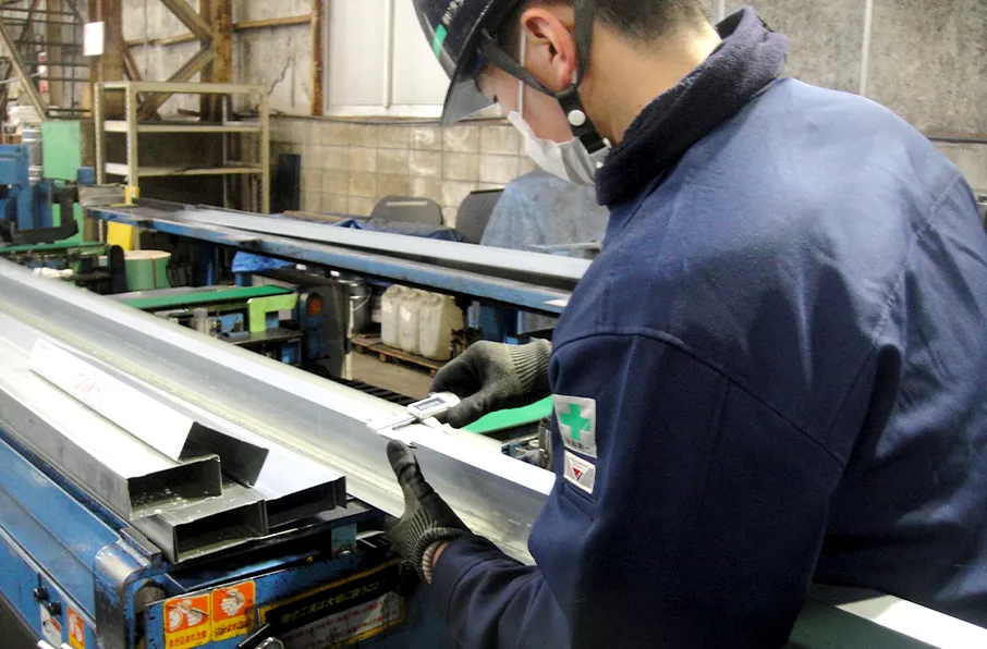 株式会社浦安建材総合センター 作業風景 製品チェック